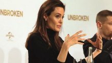 Angelina Jolie susrela Papu nakon prikazivanja 'Nesalomljivih'