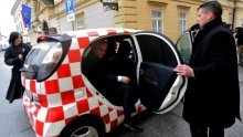 Josipović i Holy u 'điru' električnim automobilom