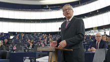 Juncker kao Djed Mraz: Božić ove godine dolazi ranije