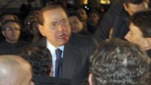 Napadač kipom raskrvario Berlusconija