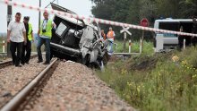 Devet mrtvih u sudaru vlaka i minibusa