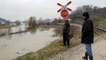 Zbog bujica se odronili kolosijeci na dvije pruge