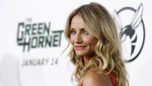 Cameron Diaz plijenila poglede u seksi crvenoj haljini