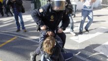 Pogledajte brutalni obračun španjolske policije sa studentima