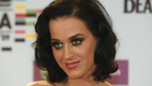 Katy Perry svom zaručniku kupuje skupi Bentley