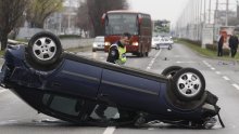 U sudaru autobusa i automobila jedna osoba ozlijeđena