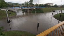 Požar u noćnom klubu u Savskoj, poplavljen podvožnjak