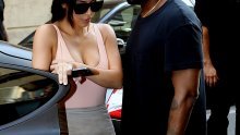 Kim Kardashian bez grudnjaka uznemirila prisutne