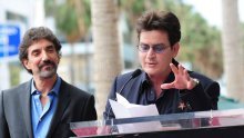 Charlie Sheen javno se ispričao Chucku Lorreu