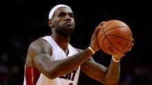 LeBron James 500. utakmicu zaredom ubacio preko 10 poena!