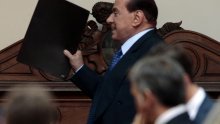 Berlusconijevi zastupnici podnijeli ostavke