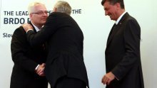 Josipović i Nikolić poljubili se tri puta