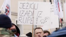 Radnici Diokija izbacili direktora i blokirali upravnu zgradu!