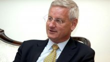 Carl Bildt na duši ima Srebrenicu i Miloševića!