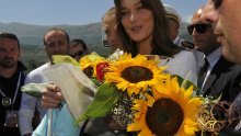 Carla Bruni optužena za prostaštvo