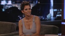 Halle Berry bez grudnjaka potpuno zbunila voditelja