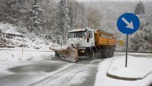 Gračac se probudio s 10 centimetara snijega