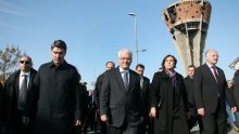 PM lays wreaths at Ovcara, Vukovar memorial cemetery