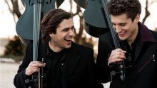 Pogledajte kako 2Cellos izvode 'Thunderstruck'