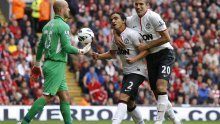 United uz sudačku pomoć osvojio Anfield