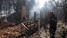 Veliki šumski požar na rubu Atene djelomično pod nadzorom