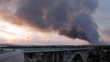 Vatra kod Skradina pod nadzorom, gori kod Komina i otok Sestrunj