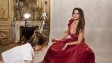 Penelope Cruz otkrila nestašan dekolte