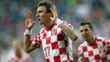 Mandžukić sam u napadu, Vida i Pranjić počinju