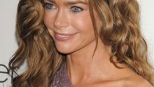 Denise Richards prestara za Charlieja Sheena?