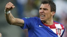 Mandžukić: Pozdrav tati, on mi je rekao da vježbam pucati glavom