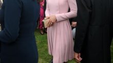Kate pred kraljicom opet u istoj haljini