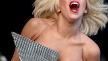 Lady GaGa poklanja kosu s novim albumom