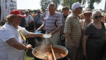 Građani Vladi na Praznik rada priprijetili crvenim kartonima