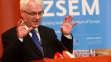 Josipović: Vlada mora reagirati na poskupljenje goriva