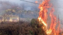 Zbog požara tri osobe evakuirane, a majka i sin prijavljeni