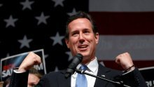 Santorum dahće Romneyju za vratom