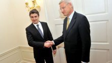 Milanovic, Bildt discuss Croatia's referendum, situation in region