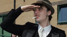 Pete Doherty nosi riječ 'otpad' na stražnjici