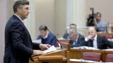 Plenković: Informiranjem javnosti protiv galopirajućeg populizma