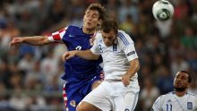 Greece sink Croatia to seize Group F pole position