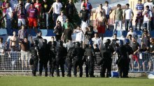 Balakov startao pobjedom, Torcida se mlatila s policijom