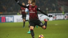 Pašalić zabio u završnici; Milan slavio s dva igrača manje