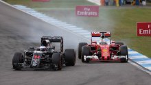 Nervozni Vettel se naljutio na Alonsa: Kakav idiot!