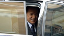 Berlusconi prisilno sletio u Milanu