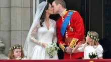 Prvi poljubac govori da će William i Catherine imati sretan brak