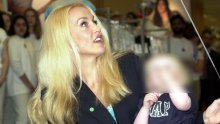 Slika muškarca koji doji razljutila Jerry Hall