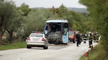 U sudaru autobusa i kamiona 13 ozlijeđenih