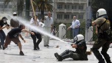 Policija suzavcem rastjerala demonstrante