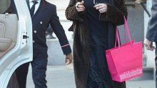 Catherine Zeta-Jones izgleda kao baka