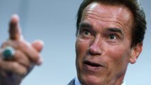 Schwarzenegger vojnicima dijelio autograme i cigare